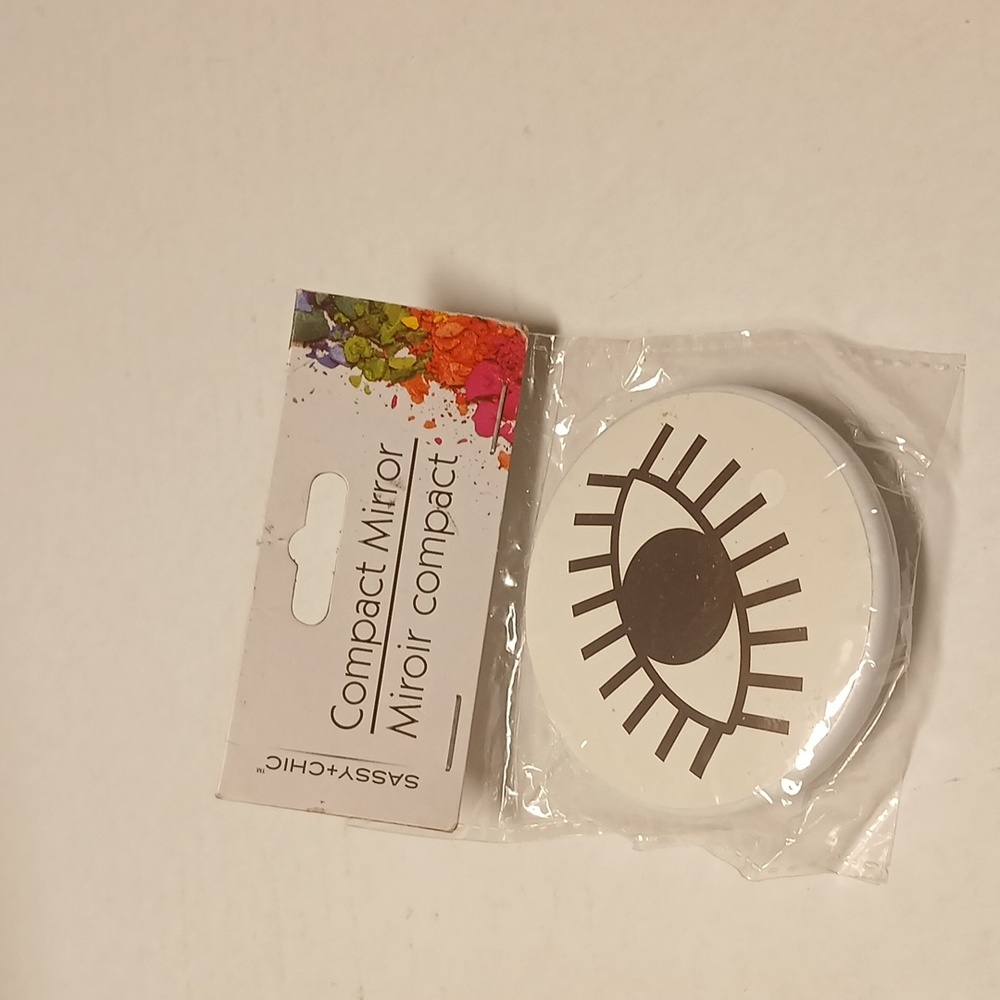 Compact Mirror NWT - Picture 3 of 5